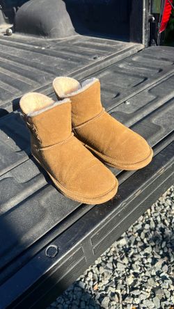 Women’s Bear paw Size 8 Ugg Style Boots
