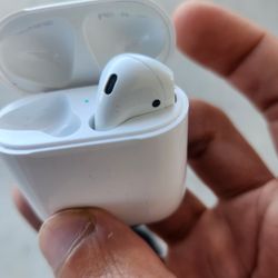 Apple  Airpods 2nd Generation 