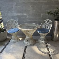 Russell Woodard Spun Fiberglass Mid Century Bistro Set