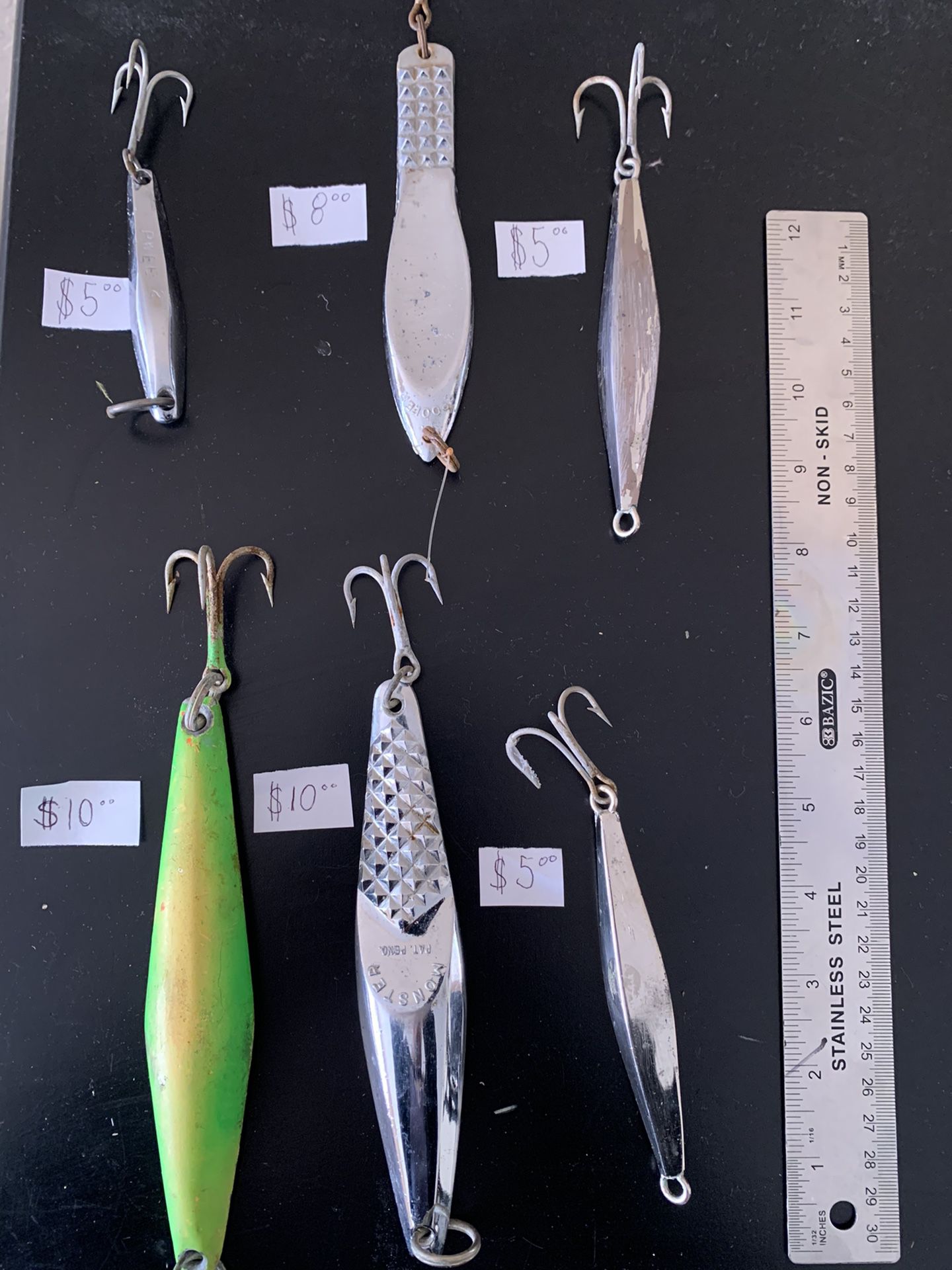Casting spoon lures