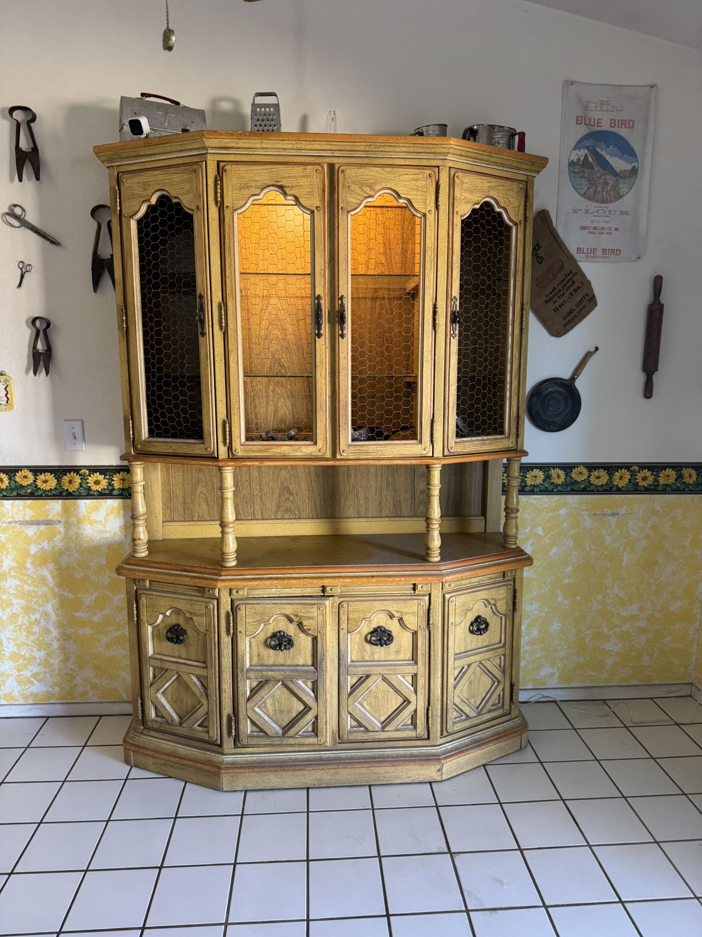 Old County Style Cabinet Hutch
