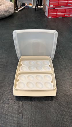 Tupperware Deviled Egg Server