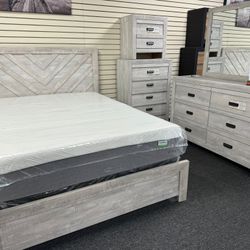 Queen/King BedroomSet Including Bed Dresser Mirror Chest Nightstand. No Mattress. Delivery & Set Up Available 
