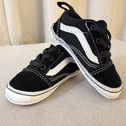 Vans Infant Old Skool Shoes Vans — Size 4 (NEW)