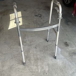 Drive Medical Deluxe Folding Walker, specifically identified by product code 10226G (also associated with model HX5 9JP). This model is a lightweight,