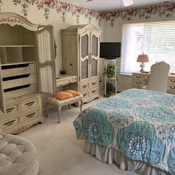 Top Quality Bedroom Suite By Hickory Furniture . Includes Two matching armoires connecting bridge. Also Two matching night stands, A Matching Desk 