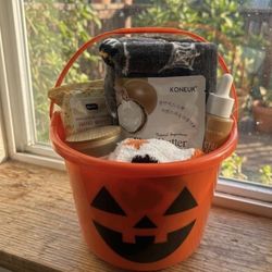 Halloween Boo Basket 7 Items