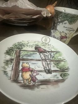 Winnie the Pooh cup/snack plate