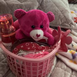 Women Valetines Day Basket 