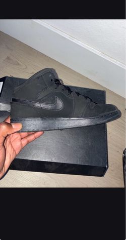 Nike Air Jordan 1 Mid Triple Black