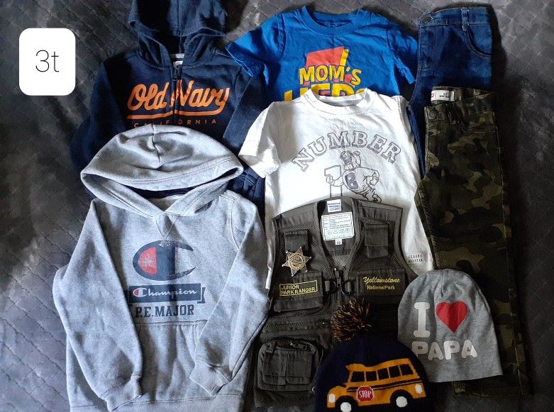 Boys clothes Size 3T 😊