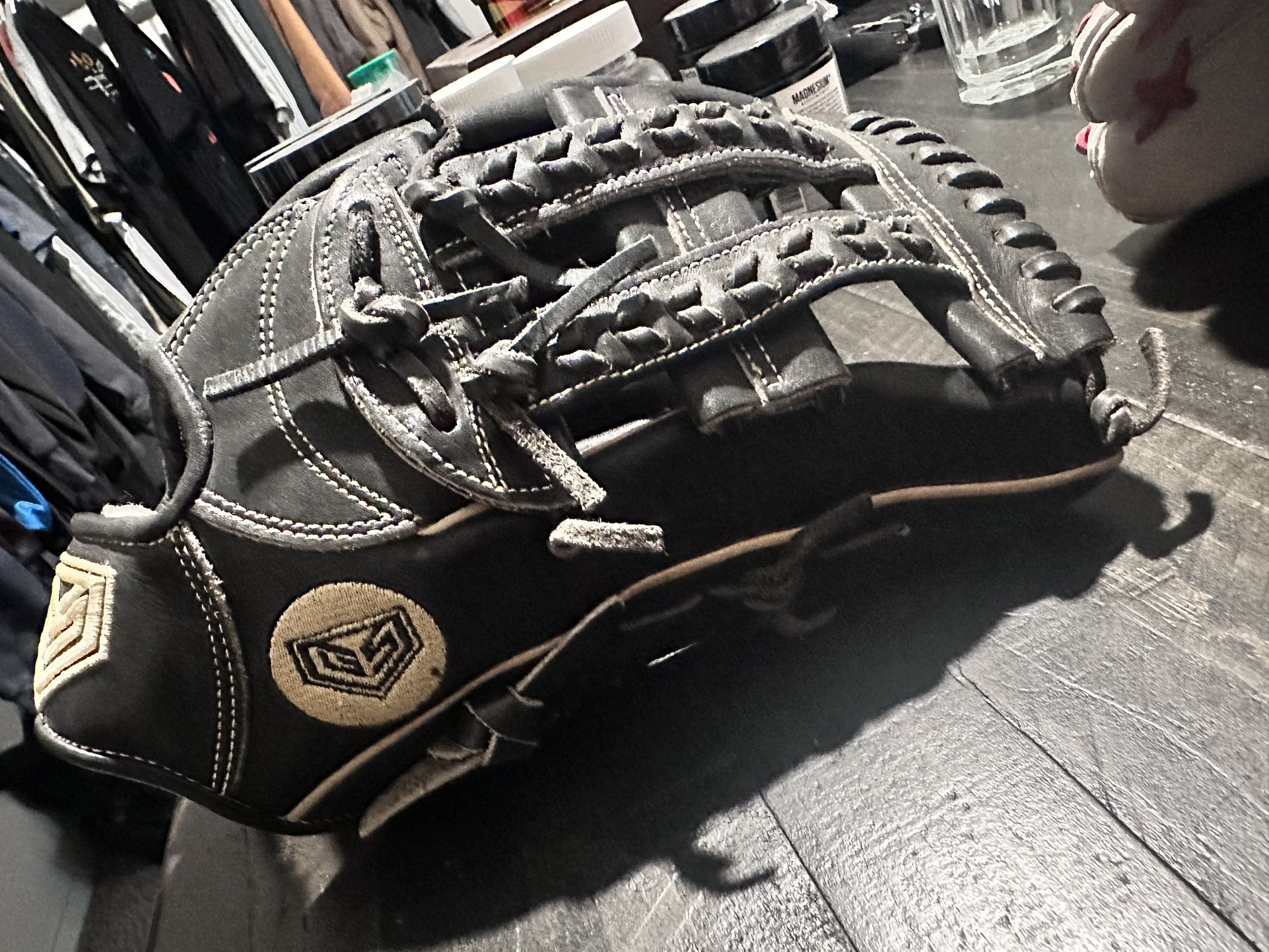 Softball glove