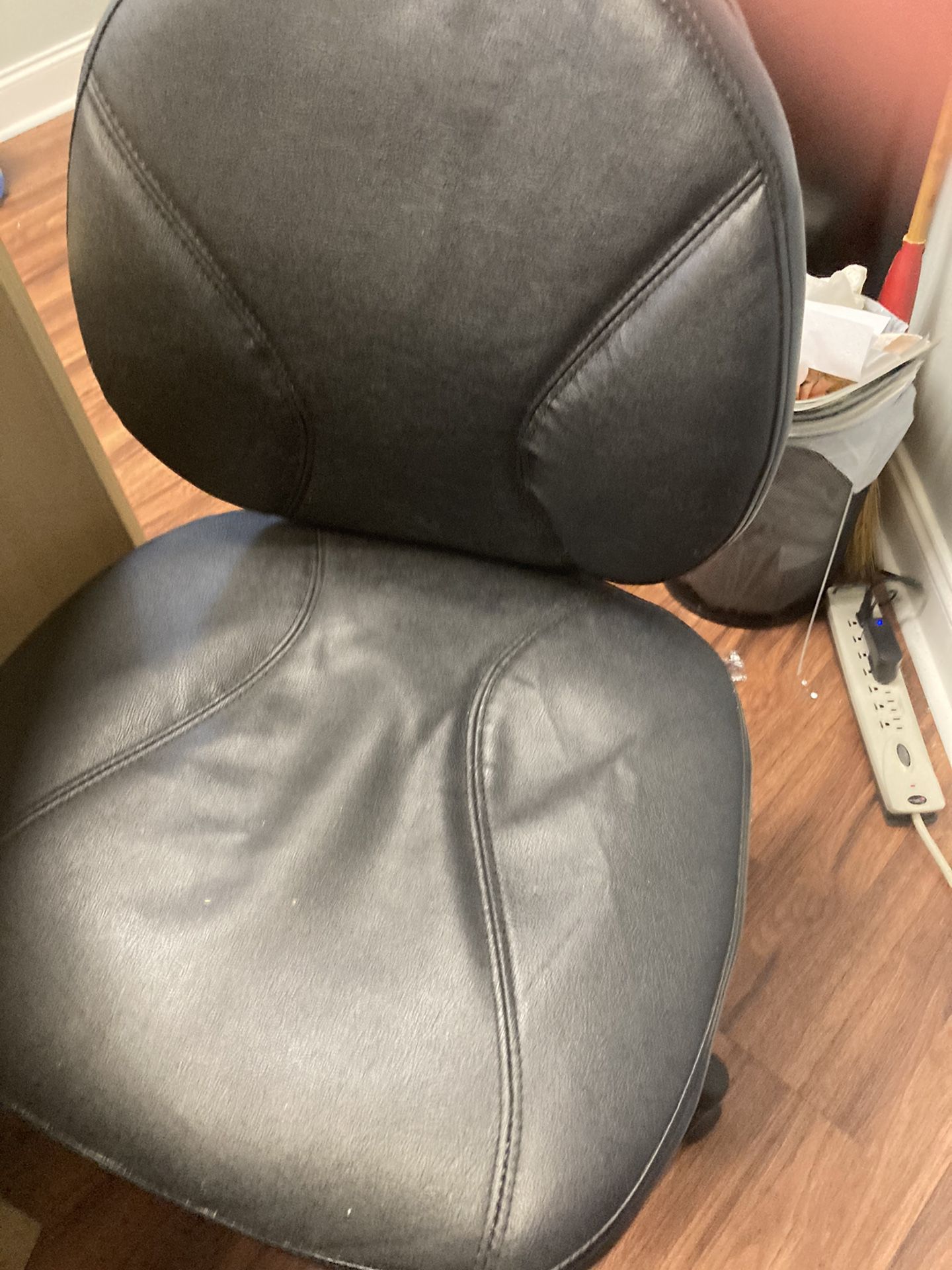 Office chair like new.