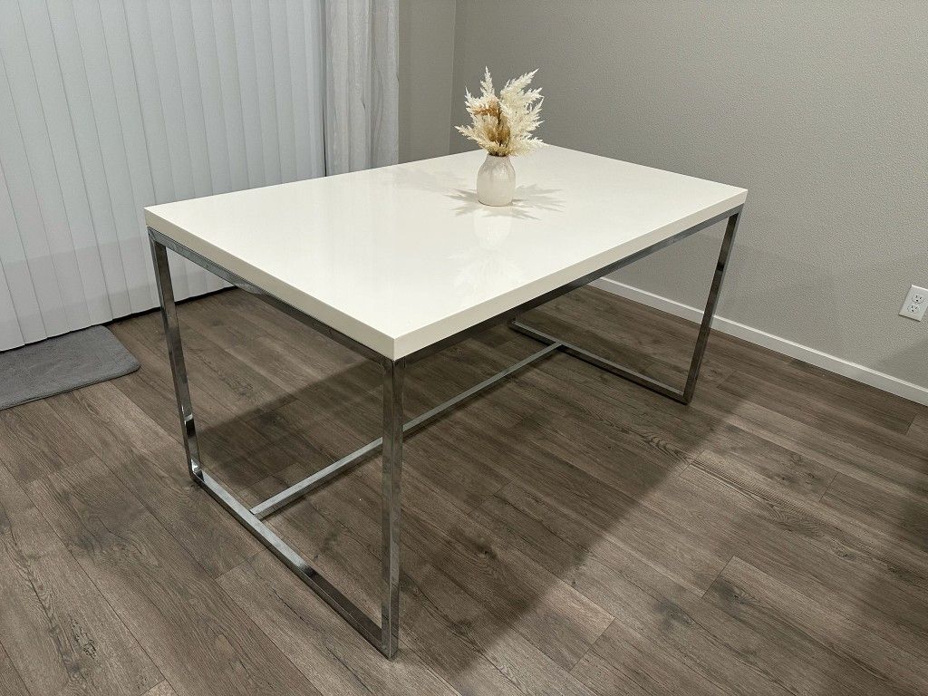 Dania_White Chrome Dining Table