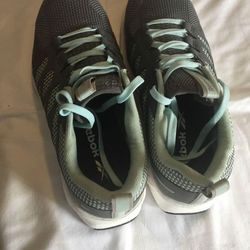 Women’s new balance sneakers