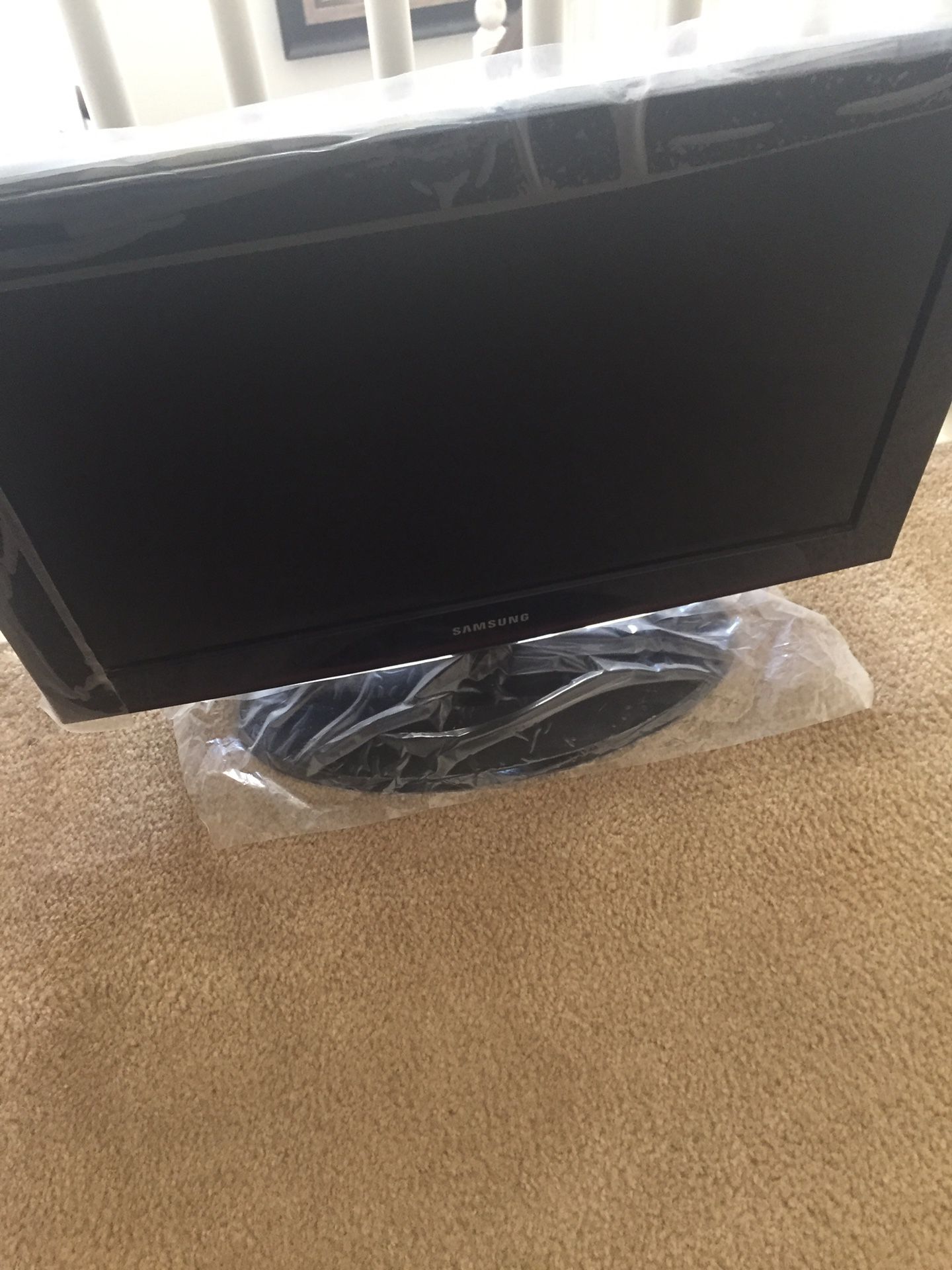 Samsung 36 inch TV, never used. $150.00
