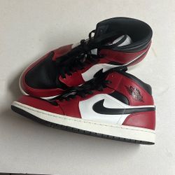 Air Jordan 1 "Chicago Red" black toe (2020)
