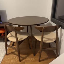 Dining Table + Chairs 