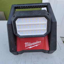 Milwaukee M18 ROVER Dual Power Flood Light  2366-20