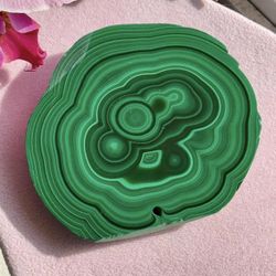 Natural Malachite 💚 Comes with stand 