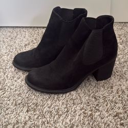 Women’s black booties 