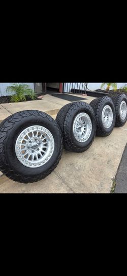 17" KMC  w/ 35" BfGoodrich KO2 tires