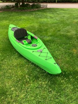 10’ Kayak and paddle
