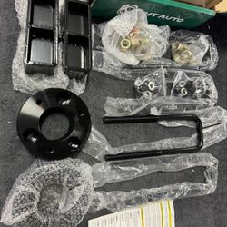 YHT AUTO SUSPENSION LEVELING LIFT KIT (don’t know the model!) selling as is