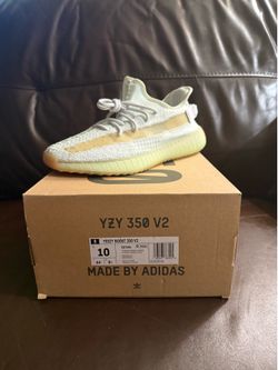 Yeezy 350 V2 Hyperspace