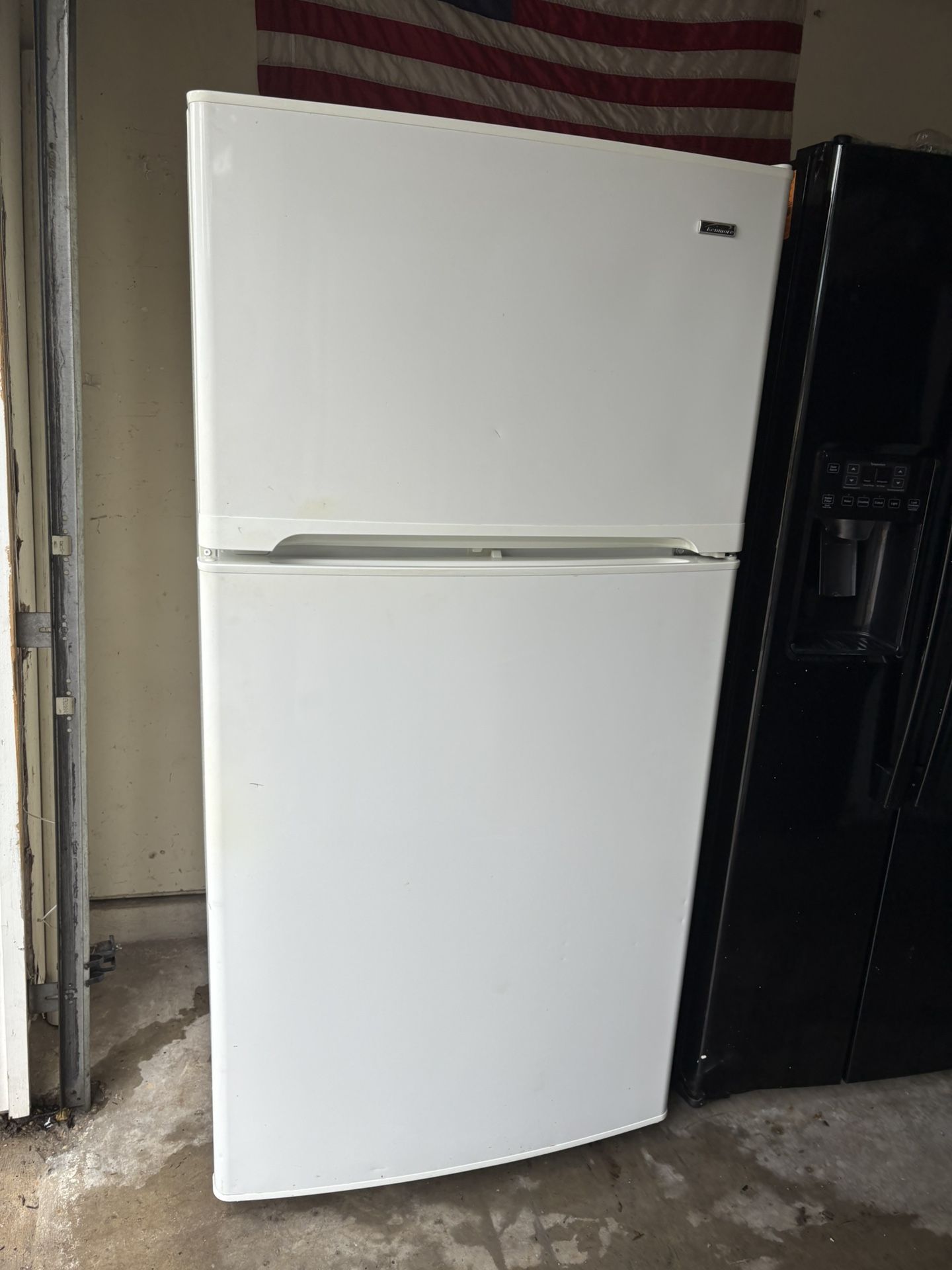 KENMORE 33 INCHES TOP FREEZER REFRIGERATOR WORKING GREAT