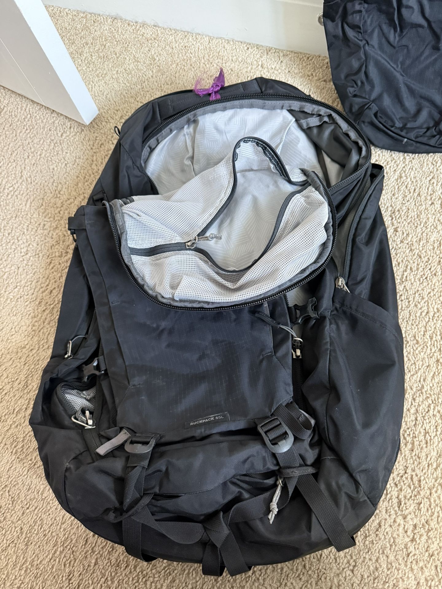 REI Rucksack 60L