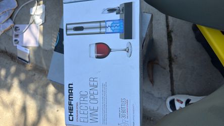 Electric wine opener