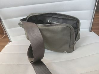 LuLuLemon Everywhere Belt Bag
