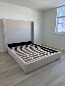 Queen Bed ( BRAND NEW )