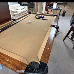 7ft Pool Table