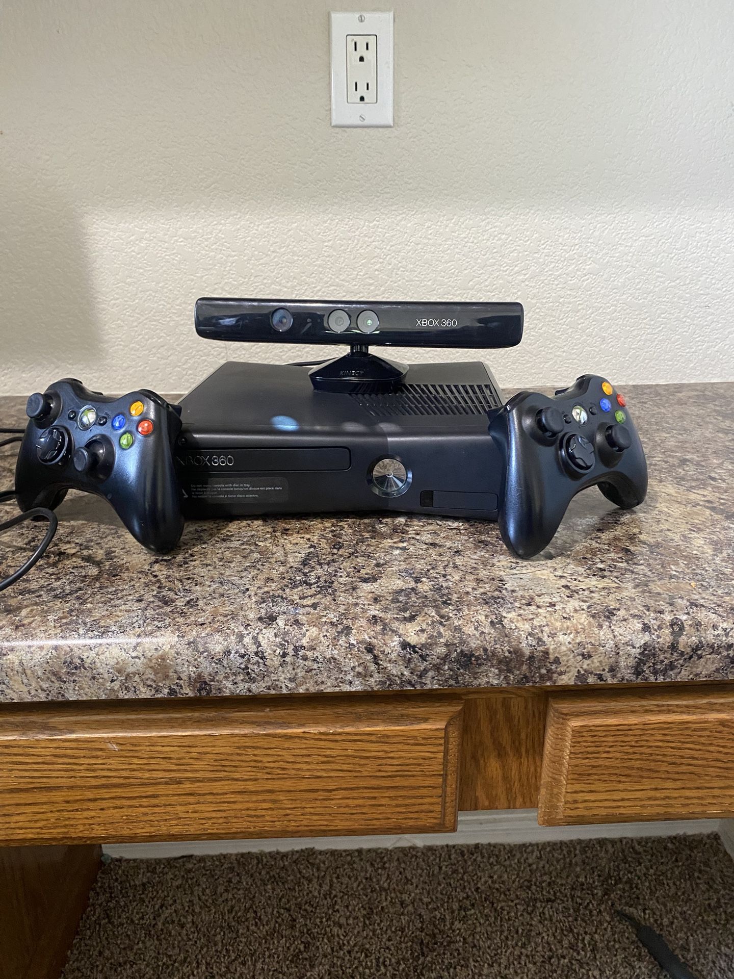 Xbox 360 KINECT /with 10 Games