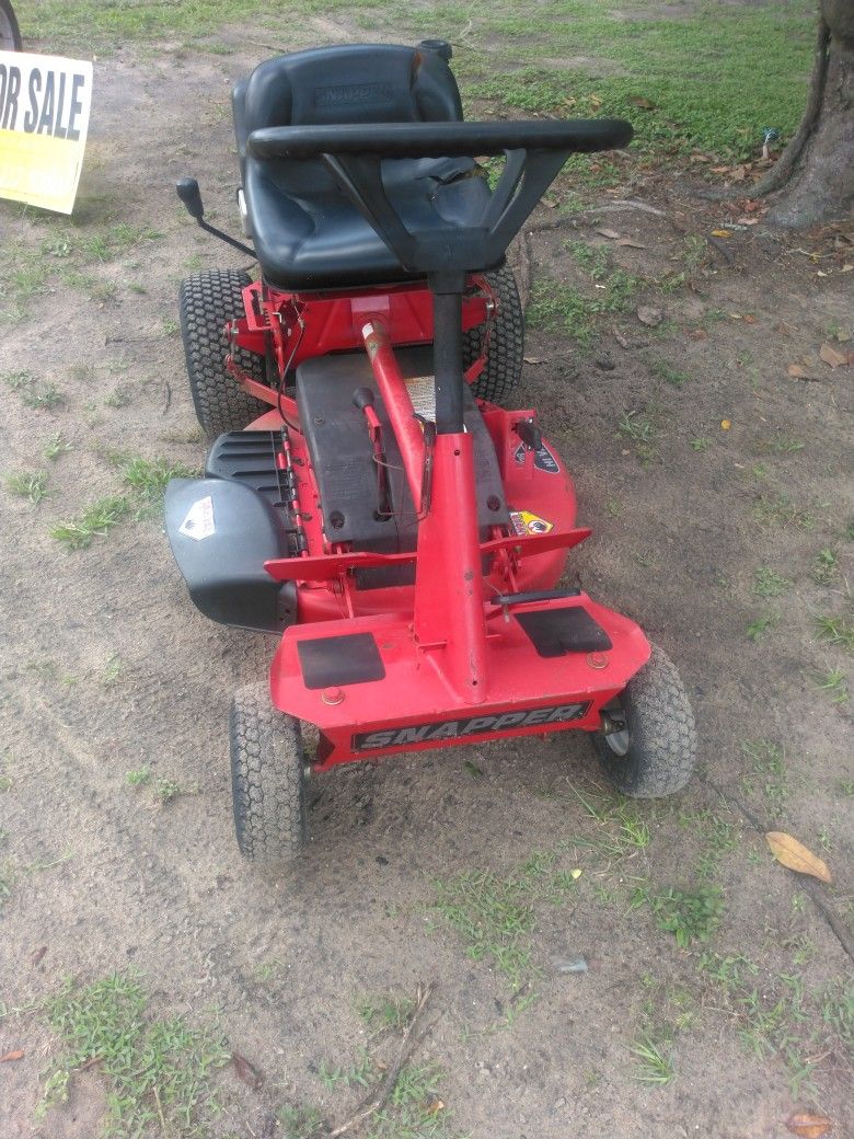 Snapper Rider 28 Inch High Vac 12.5 Horse Briggs & Stratton Electric Or Pull Start