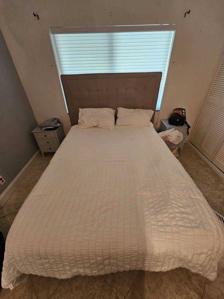 Full Size Bed, Box Spring, Headboard 