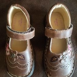 OshKosh B'gosh Girls 9 Medium Man-made Brown Velcro Closure Stitching Eyelets Flowers Leaves Details