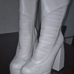 Woman Boots Size 8