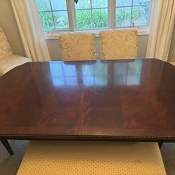 Dining Room Table & Chairs 