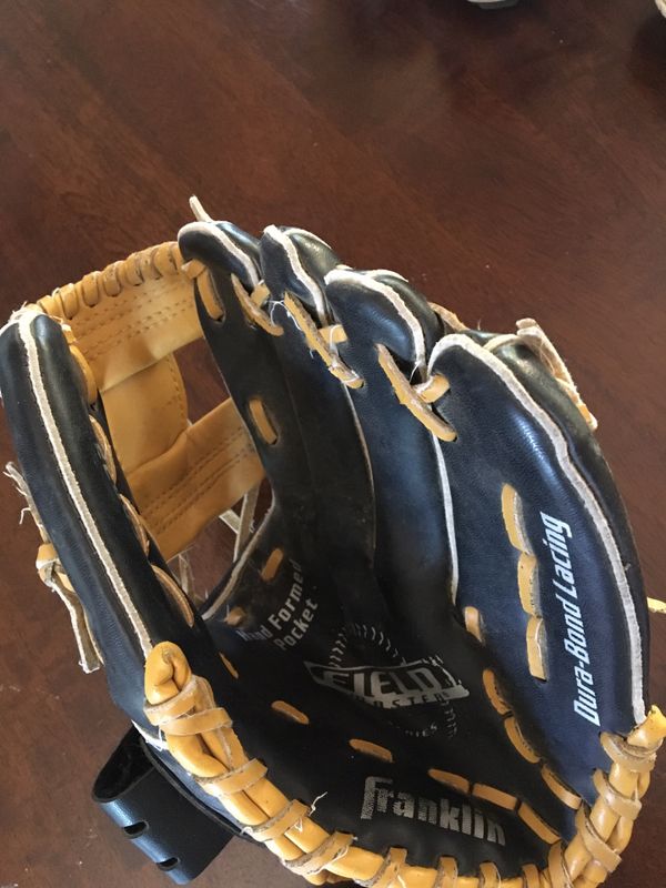 Baseball gloves for Sale in San Diego, CA OfferUp