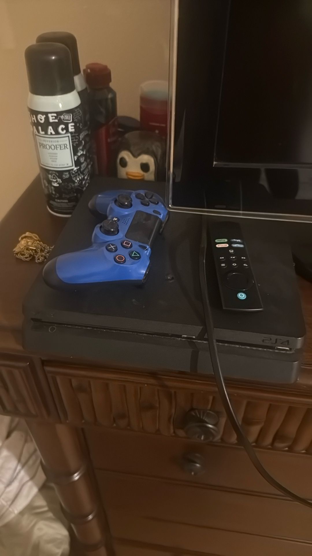PlayStation 4 Slim 