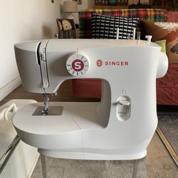 Singer MX60 Lightweight & Portable. With Case New