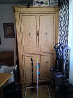 Clothes cabinet