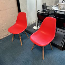 (6) Red Chairs 