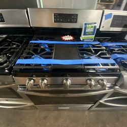 GE Gas Stove With Middle Grill 