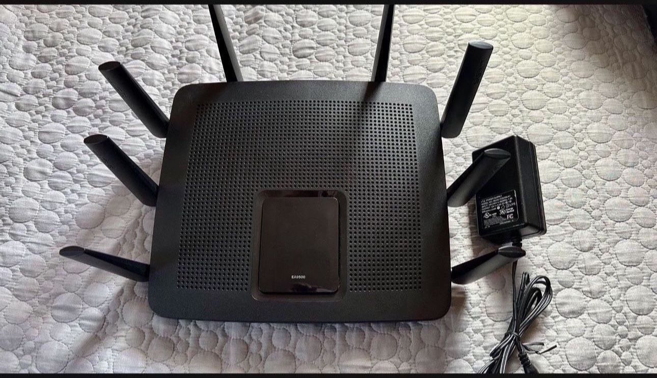 telt Seletøj høg Linksys AC5400 Mu-Mimo Wi-Fi Router (EA9500-RM) Used But In Good Condition  for Sale in Long Beach, CA - OfferUp