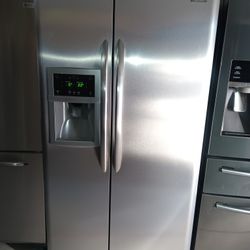 Frigidaire Side By Side Refrigerator Stainless Steel Everything Works Good 💯