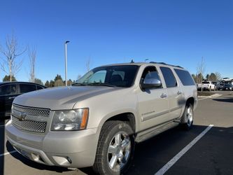 2008 Suburban 1500 4WD Sport Utility LT(includes DVD player !)